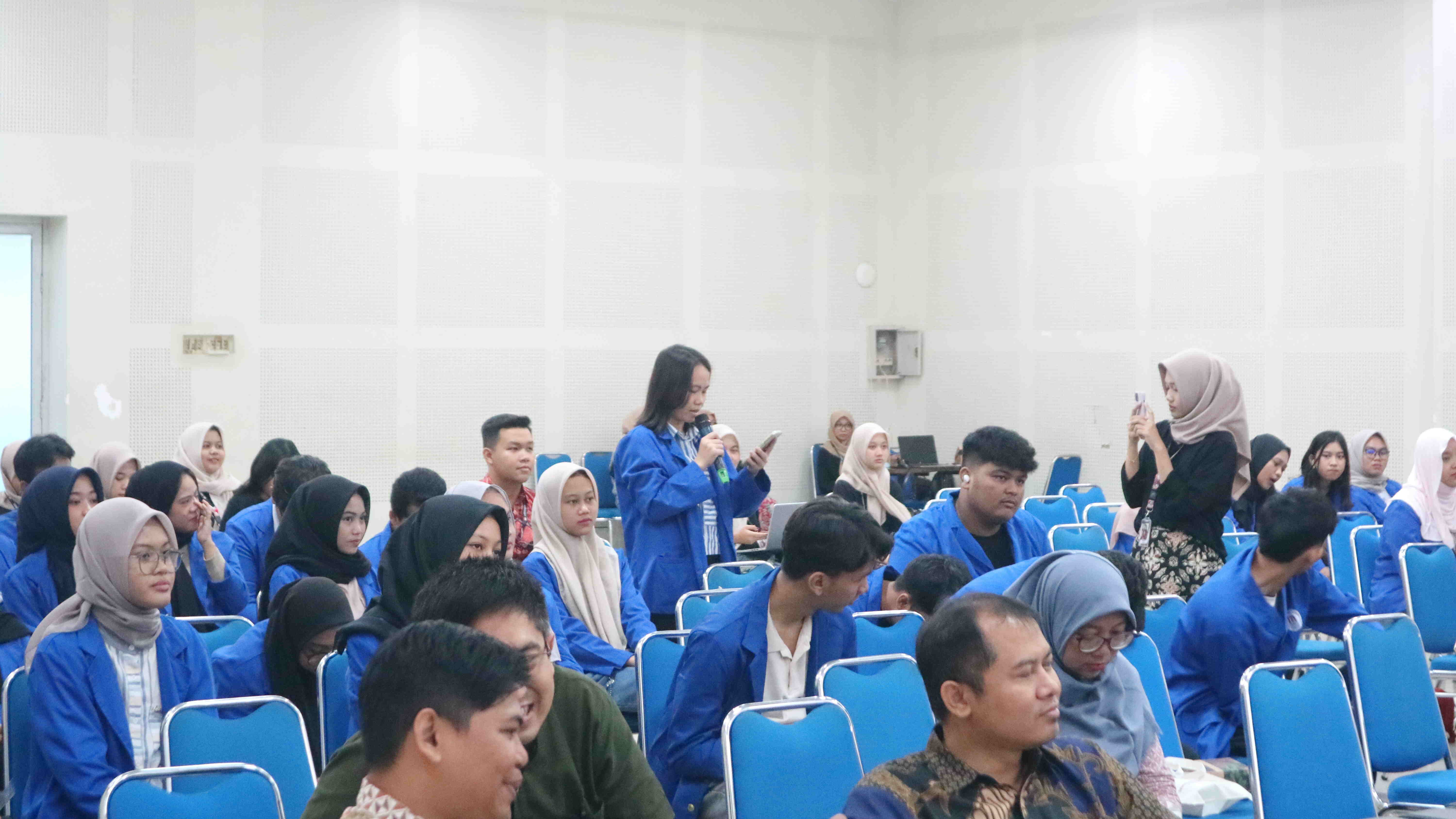 Sesi tanya jawab pemateri pertama